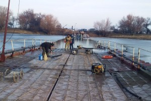 Три села отрезаны от большой земли: в Астраханской области затонула переправа через реку Кривой Бузан