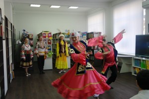 В Астрахани детей познакомили  с легендой о горе Богдо и национальными танцами