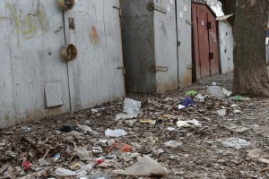 Астраханцы просят мэрию города убрать  незаконно установленные гаражи