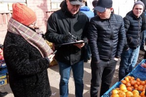 Рейды по рынкам провели в Кировском районе Астрахани