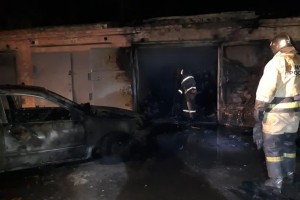 В Астрахани в гараже сгорел автомобиль