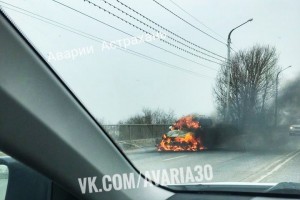 В Астрахани на ходу загорелось такси