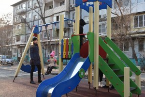 В Астрахани открыли новую детскую площадку благодаря инициативе горожан