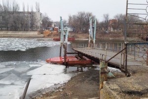 В Астрахани понтоны переправы через Серебряную Воложку ремонту не подлежат