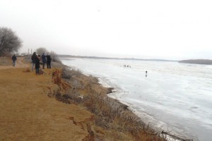 В Астраханской области в ожидании паводка активно проводят берегоукрепление
