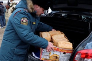 В Ингушетии сотрудники МЧС России организовали горячее питание для водителей фур, застрявших на федеральной трассе