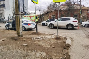 В Астрахани на пешеходном переходе сбили женщину с ребёнком