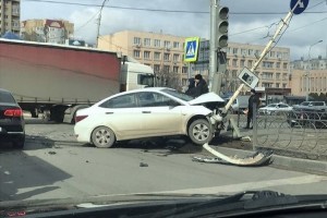В Астрахани при столкновении автомобилей пострадала пассажирка