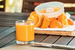 Астраханцам рассказали о вреде свежевыжатого фруктового сока