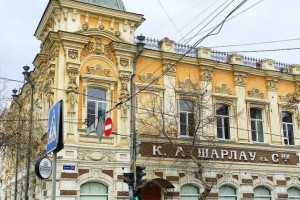 Замену окон в здании Шарлау в Астрахани прокомментировала Служба охраны культурного наследия