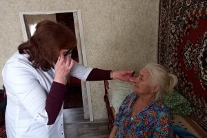 Астраханские врачи проводят выездные обследования ветеранов