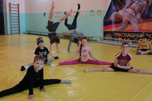 Активисты «Единой России» продолжают развивать детский спорт на округах