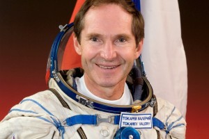 Губернатор поздравил астраханского космонавта с профессиональным праздником