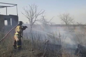 Загоранию камыша в селе Карагали Астраханской области присвоен повышенный ранг пожара