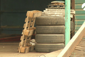 В Астрахани устраивают свалки из автомобильных шин