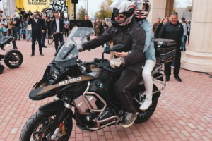 В Астрахани открыли мотосезон байкерским шоу