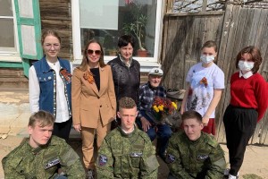 Ирина Заикина поздравила участника Великой Отечественной войны с 99-летием