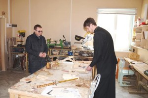 Усилиями «Единой России» открыта мастерская для обучения резьбе по дереву