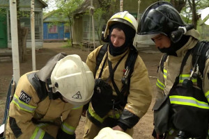 Астраханские спасатели провели учения по ликвидации пожара
