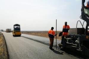 Трассу «Астрахань-Образцово-Травино» в Камызякском районе сдадут раньше срока