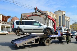 В Астрахани дорожный рейд приставов  оставил шесть водителей без иномарок и смартфонов
