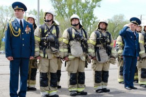 Игорь Бабушкин поздравил астраханских пожарных с профессиональным праздником