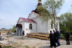 Губернатор проверил строительство храмов в Астрахани