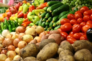 Более 14 тонн астраханских овощей отправили в крупные города России