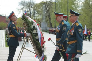 Руководство МЧС России возложило цветы к Могиле Неизвестного  солдата