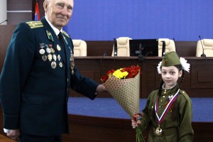 В Астраханском УФСБ ветераны, сотрудники и их дети вместе отпраздновали День Победы