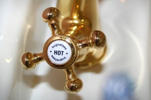 В Астрахани отключат горячую воду на неделю позже