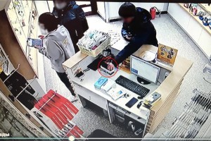 Астраханца обвиняют в краже смартфона из магазина сотовой связи