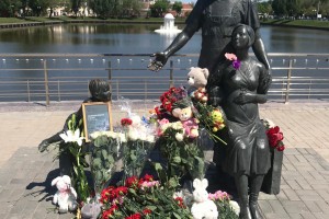 В Астрахани скорбят по погибшим в Казани