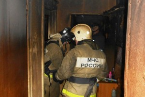 Во время вечернего пожара под Астраханью пострадала пенсионерка