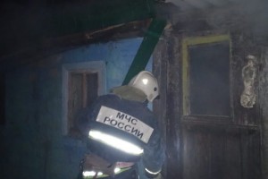 Астраханские пожарные ликвидировали возгорание в Старокучергановке