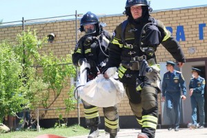 Астраханские пожарные определили лучших среди своего «спецназа»