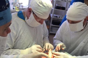 Астраханские врачи спасли ребенку руку, которую чуть не оторвало петардой