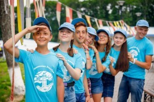 Астраханцы потратят месячную зарплату на путёвку в летний лагерь для детей
