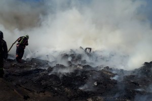 В ходе крупного автопожара в Астрахани сгорели более 20 автомобилей и мототранспортных средств