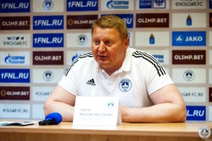 Главный тренер астраханского «Волгаря» продлил контракт с клубом