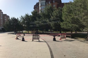 В Астрахани провал у памятника Петру I экстренно заделывают
