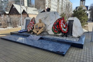В Астрахани у памятника воинам-интернационалистам украли кружку