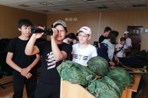 Астраханским школьникам рассказали о профессии пограничника