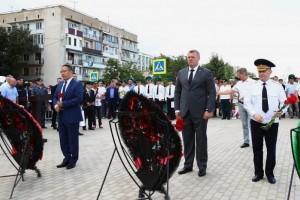 В Астрахани губернатор поздравил пограничников с праздником