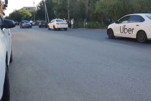 В Астрахани сбили двух подростков на велосипеде