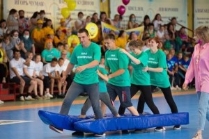 Многодетные семьи Астраханской области соревновались в спартакиаде «Мама, папа, я – спортивная семья!»