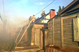 В Астраханской области за сутки дважды сельские дома горели почти час