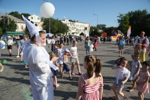 Социальную ярмарку в Астрахани завершил благотворительный аукцион