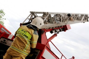 В Астрахани огнеборцы разных ведомств тренировались в разведке пожара