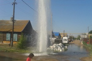 В Астрахани из-под земли забил новый «фонтан»
